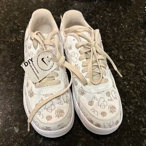 Women Shoes - White and Tan